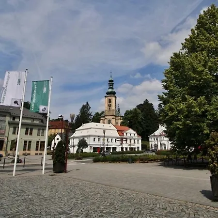شقة Apartman U Skoly Krásná Lípa